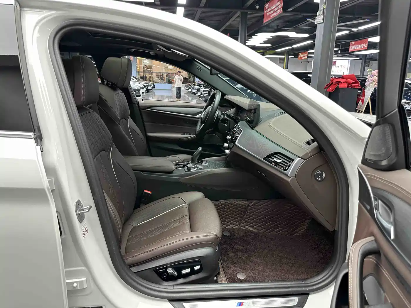 BMW 5 Series 2023 530Li Premium M Sport Package фото 5