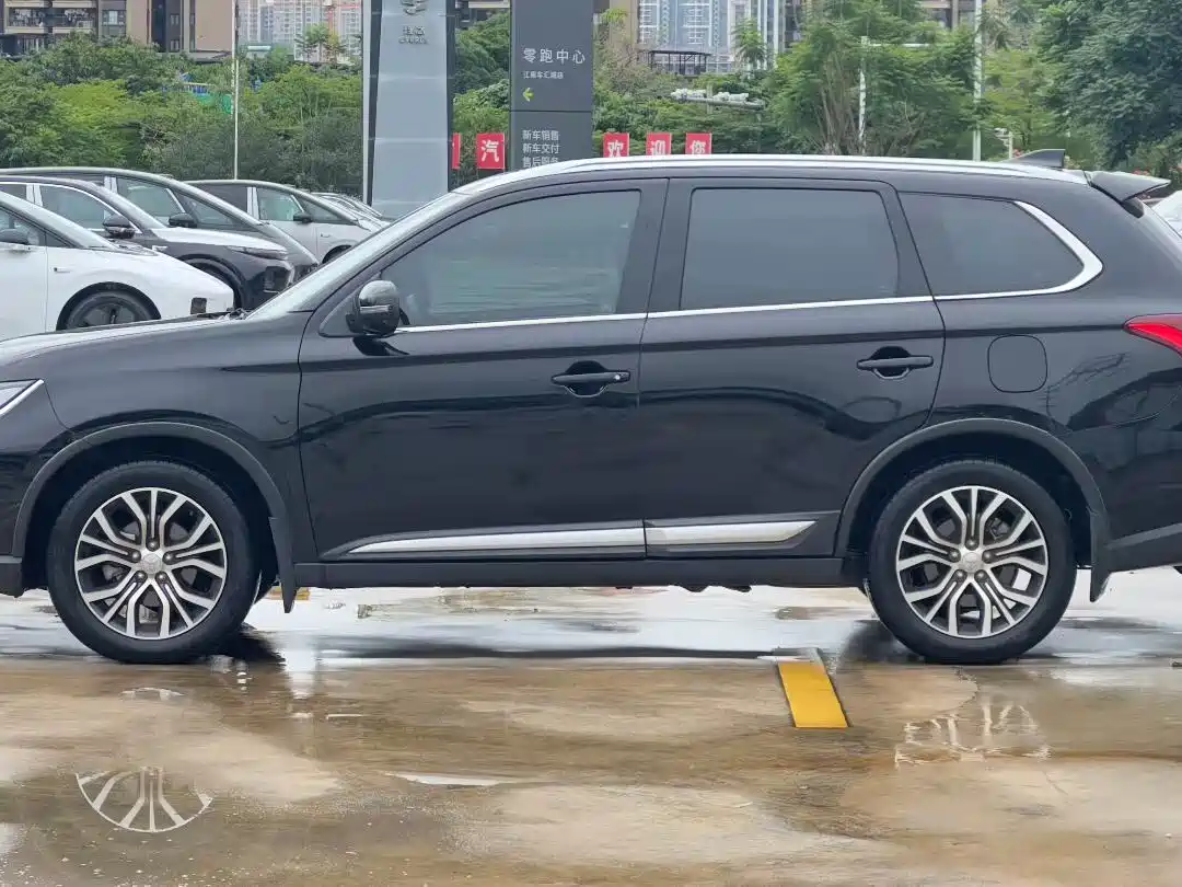 Mitsubishi Outlander 2018 2.0L 2WD Glory Edition 5-seater фото 7