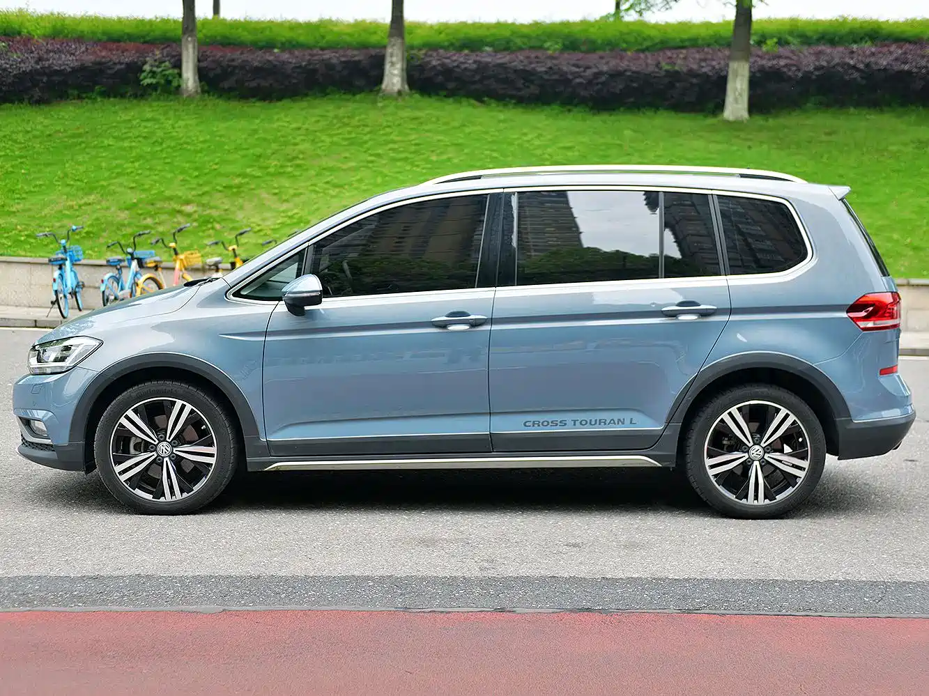 Volkswagen Touran 2018 Touran L 280TSI DSG Cross Edition 7-seater China VI фото 2