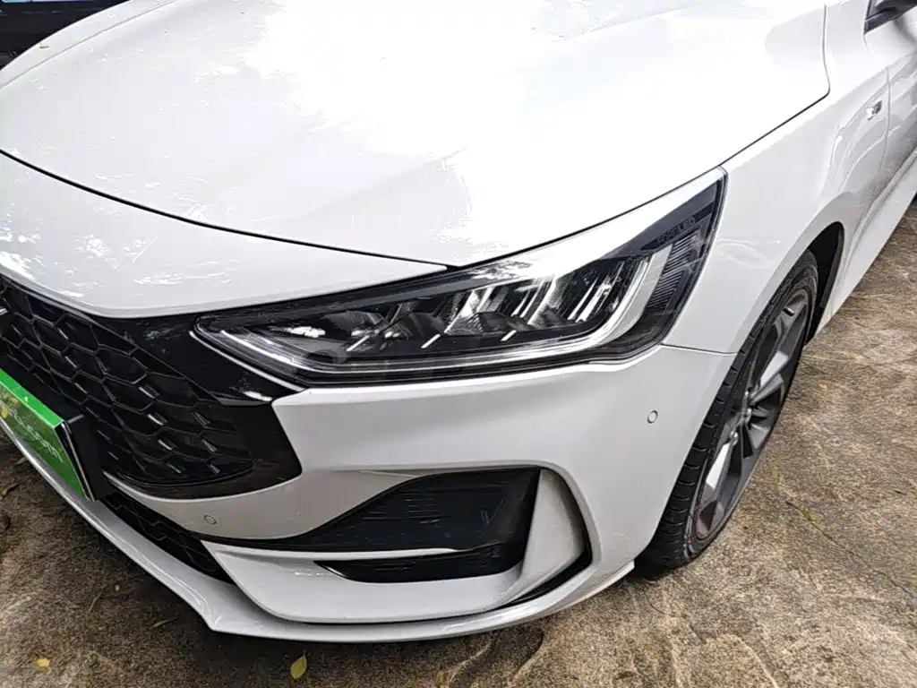 Фото 24 - Ford Focus