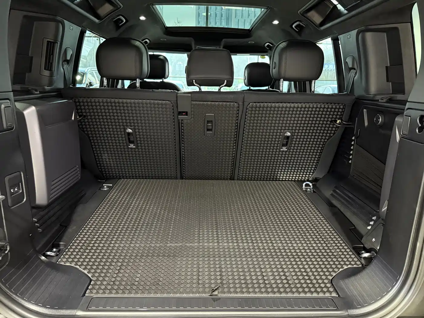 Land Rover Defender 2025 110 3.0T P400 X фото 13
