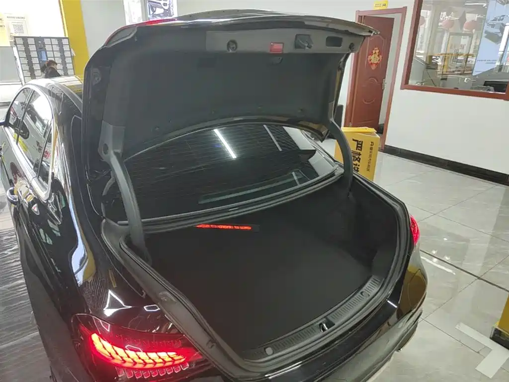 Mercedes-Benz E-Class New Energy 2023 E 350 e L Plug-in Hybrid Sport Sedan фото 19