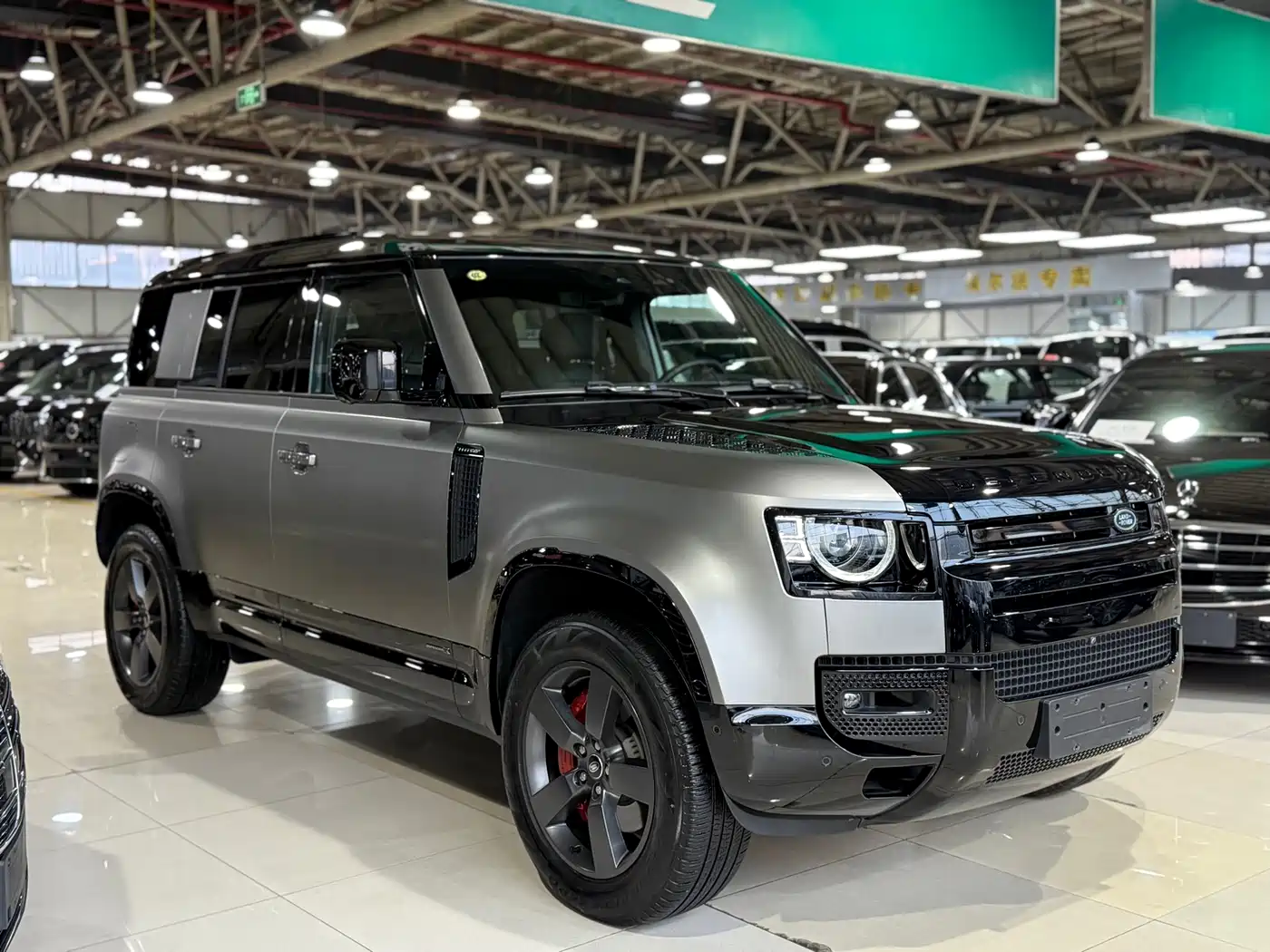 Land Rover Defender 2025 110 3.0T P400 X фото 2