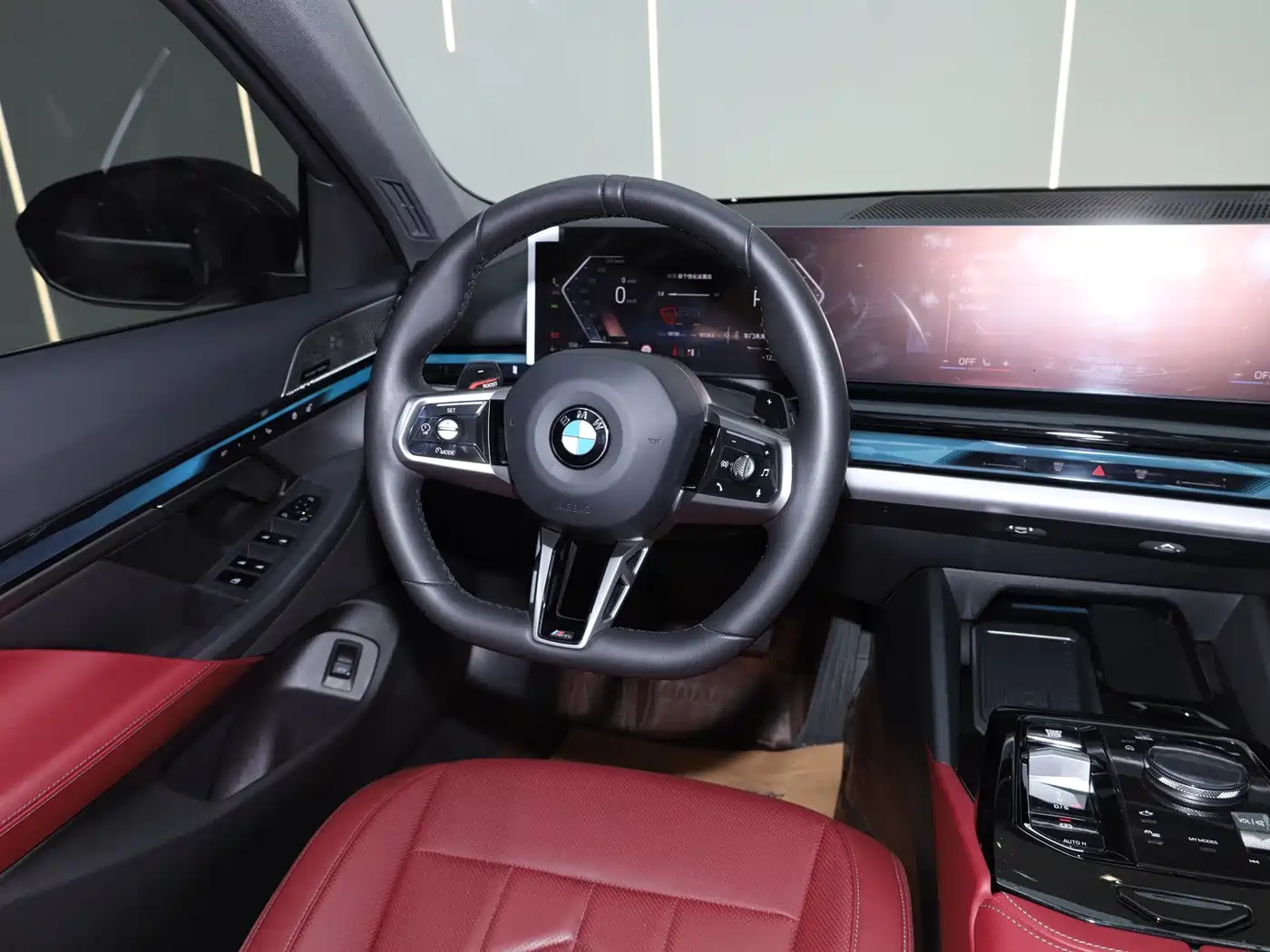 BMW 5 Series 2025 530Li Leading M Sport Package фото 26