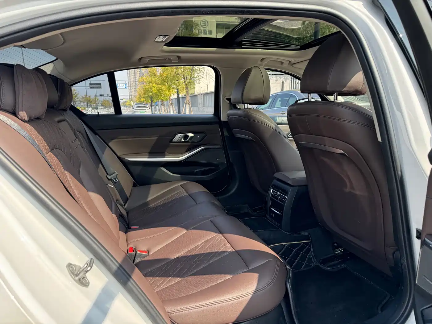 BMW 3 Series 2023 325Li M Sport Black Night Package фото 15