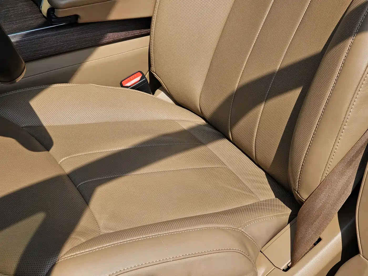 Land Rover Range Rover 2023 3.0 L6 400PS Golden Age 7-Seater Long Wheelbase фото 14