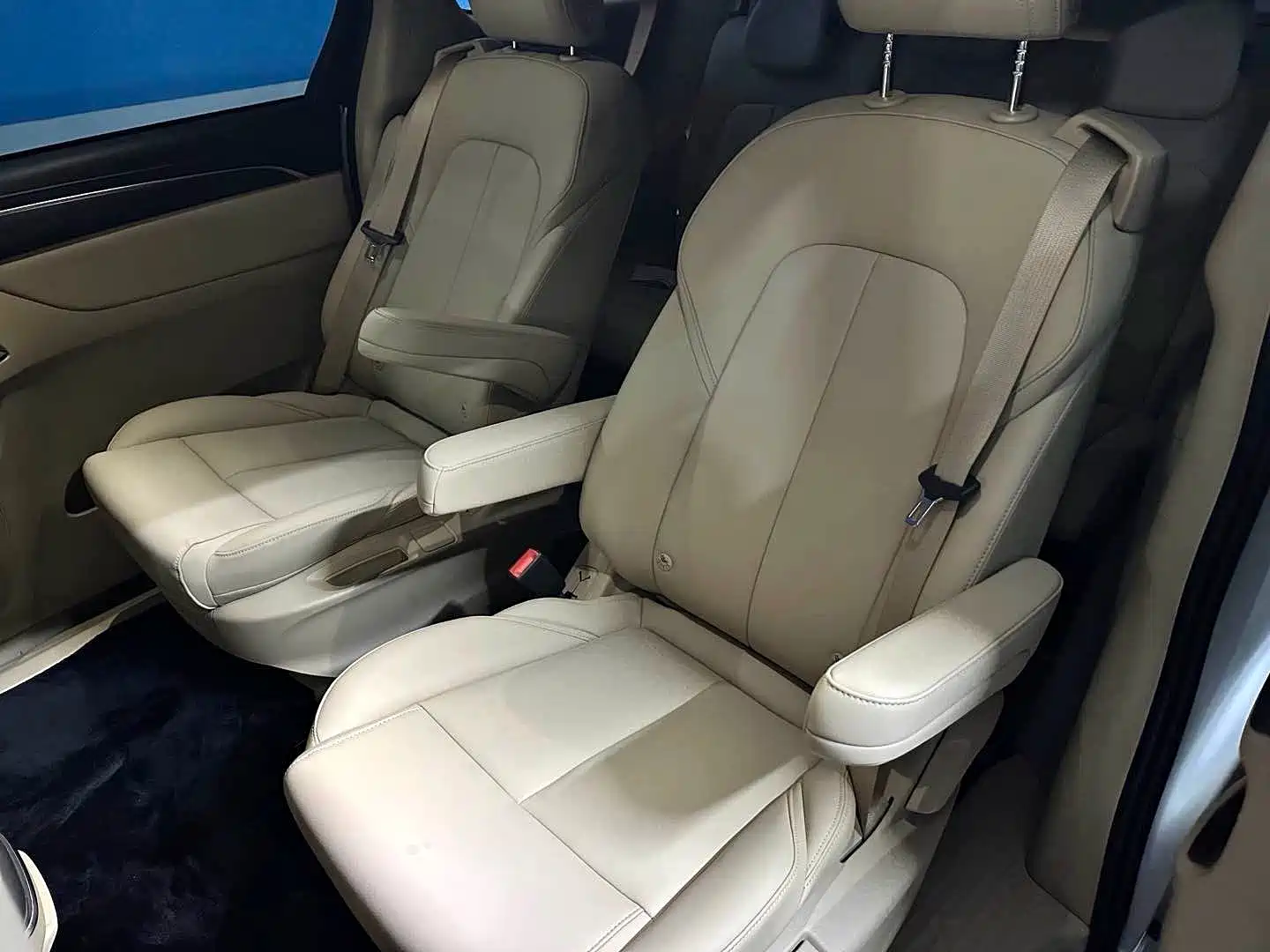 Photo 10 - Buick GL8