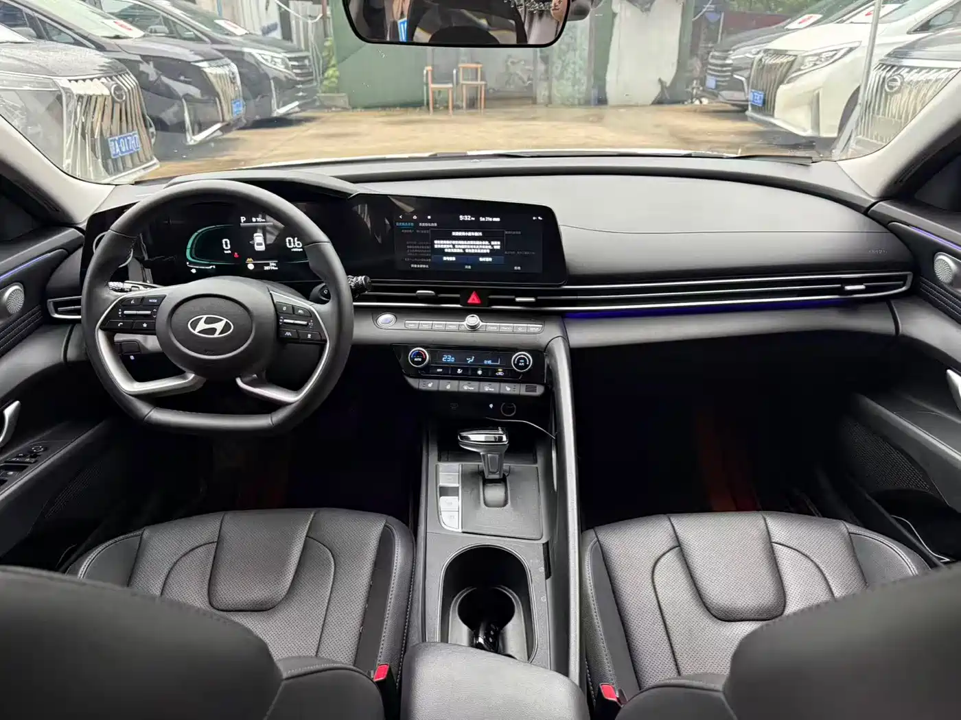 Hyundai Elantra 2022 1.5L CVT TOP Flagship Edition фото 6