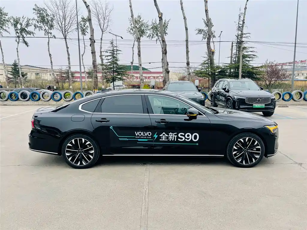 VOLVO S90 PLUG IN HYBRID
