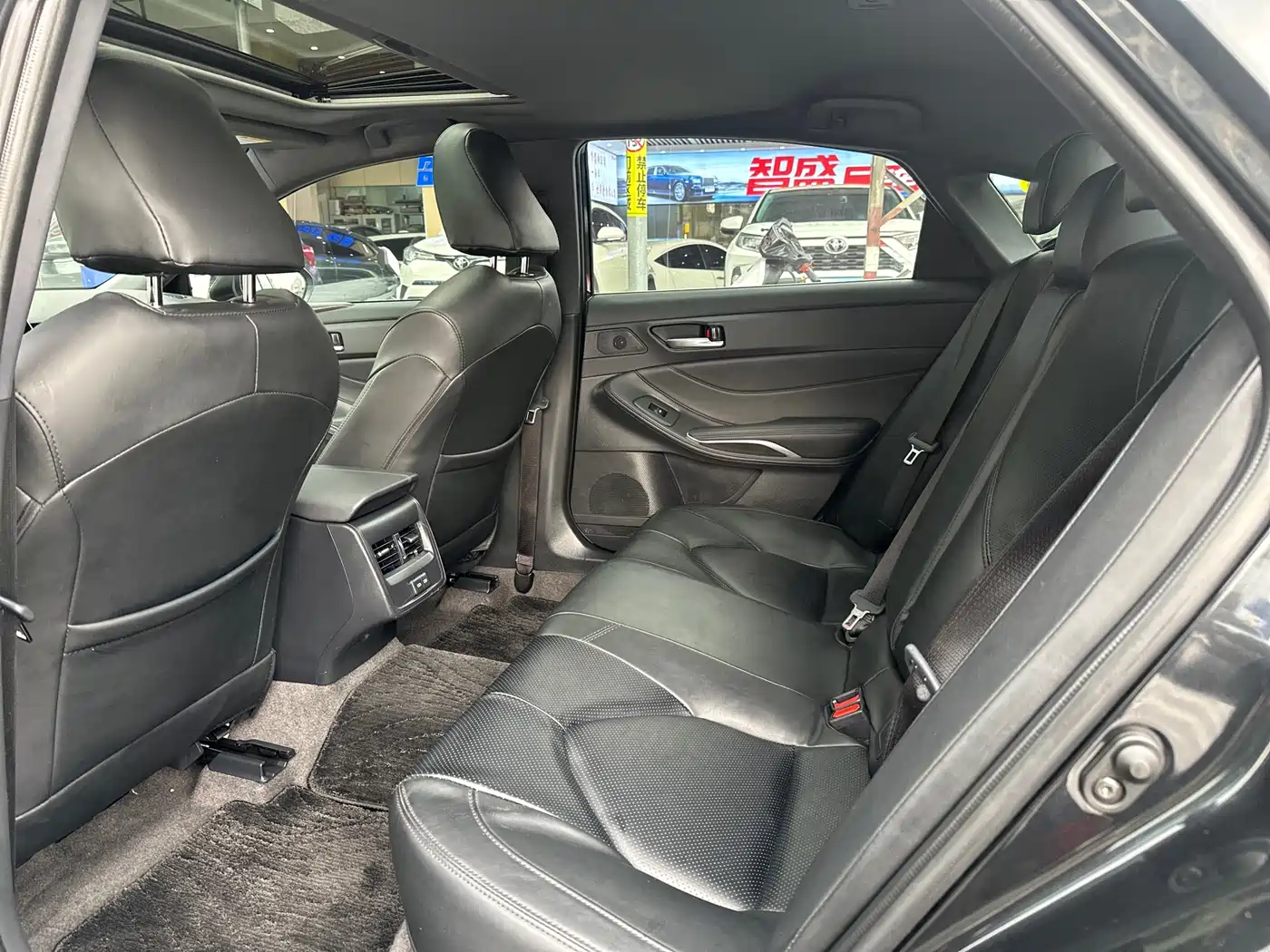 Toyota Avalon 2022 2.5L Progressive Edition фото 6