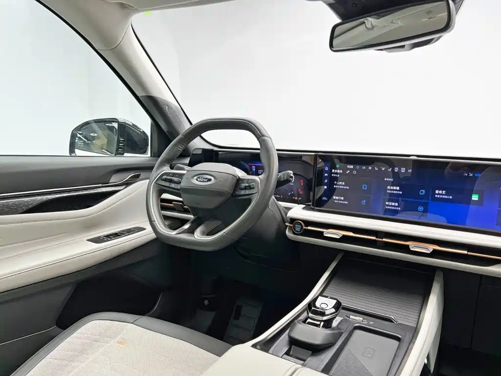 Фото 25 - Ford Edge