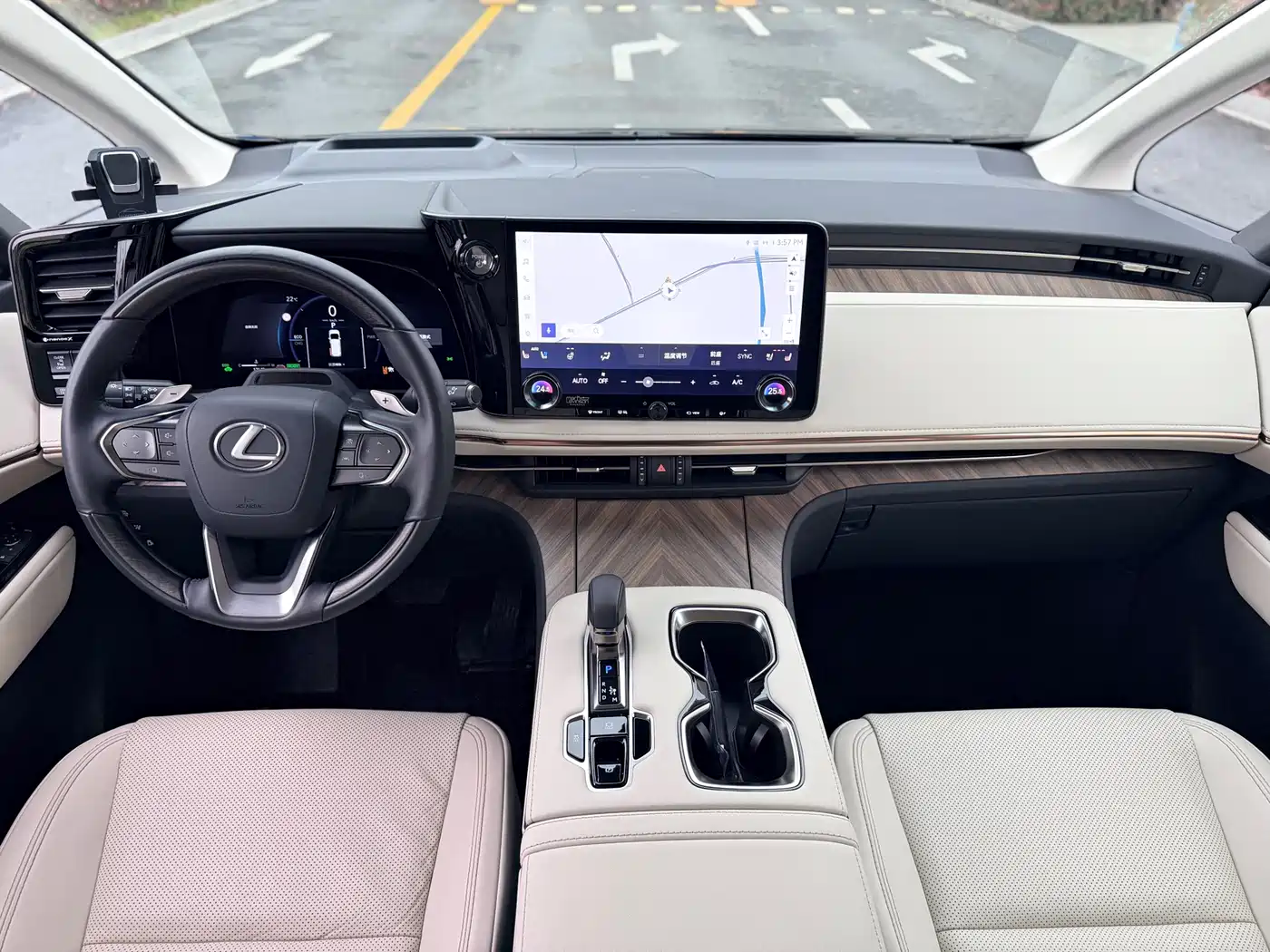 Lexus LM 2023 500h 6-Seater Prestige Edition фото 16