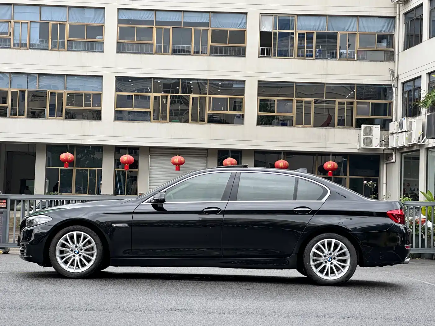 BMW 5 Series 2017 525Li Luxury Design Package фото 4