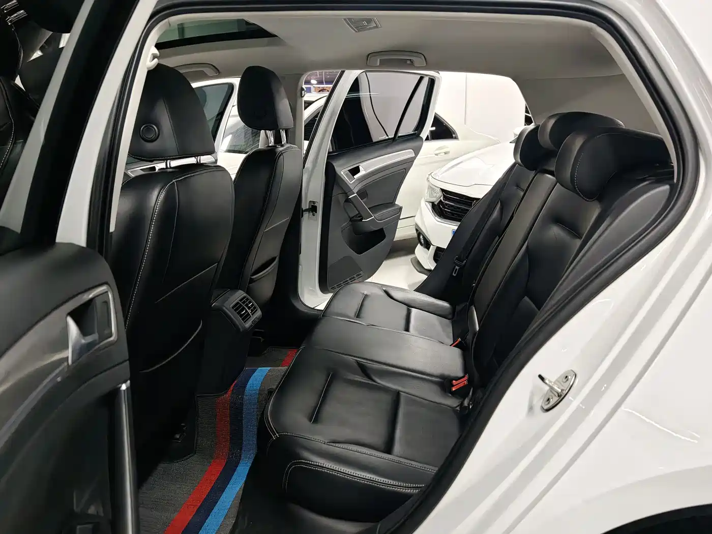 Volkswagen Golf 2018 1.6L Automatic Comfort фото 6