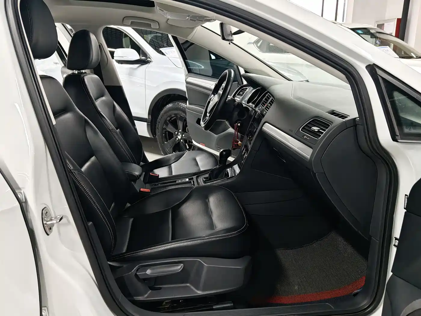 Volkswagen Golf 2018 1.6L Automatic Comfort фото 9