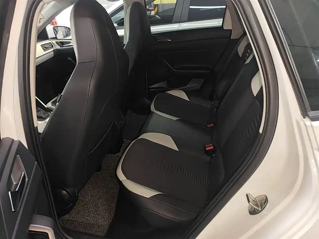 Volkswagen Polo 2021 Plus 1.5L Automatic Colorful Tech Edition фото 16