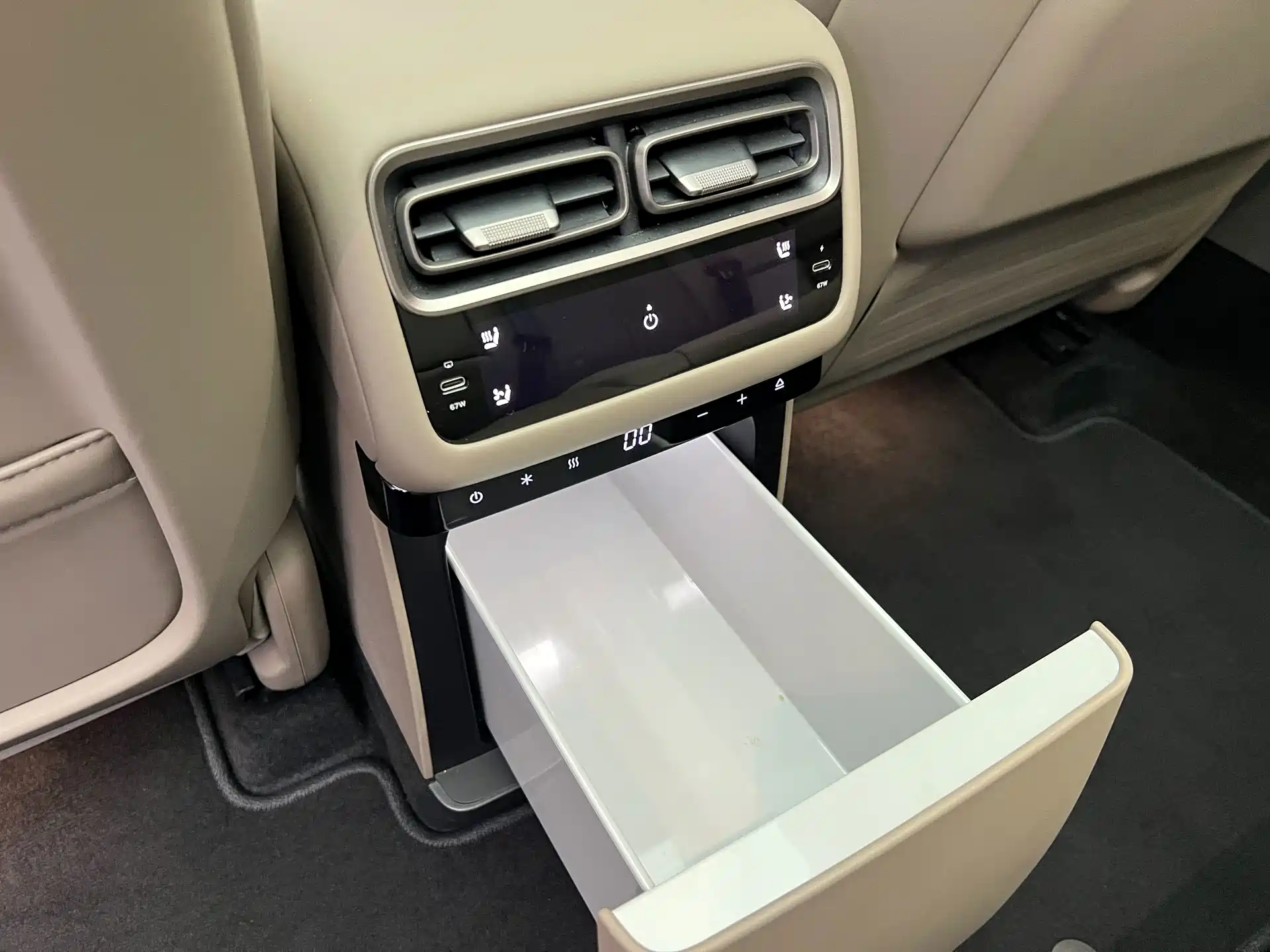 Photo 6 - Li Auto i6