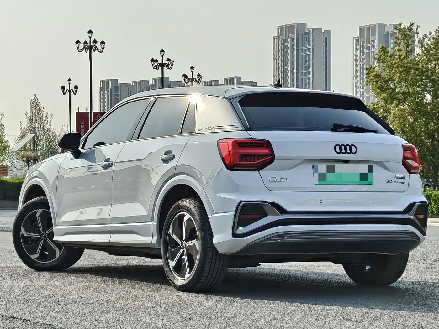 AUDI Q2L E TRON