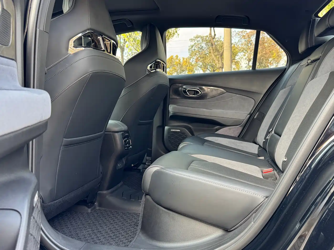 GAC Trumpchi Trumpchi Emkoo 2024 Model 400T Auto Shadow Leopard R MAX Edition фото 9