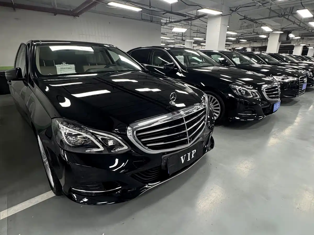 Фото 3 - Mercedes-Benz E-Class