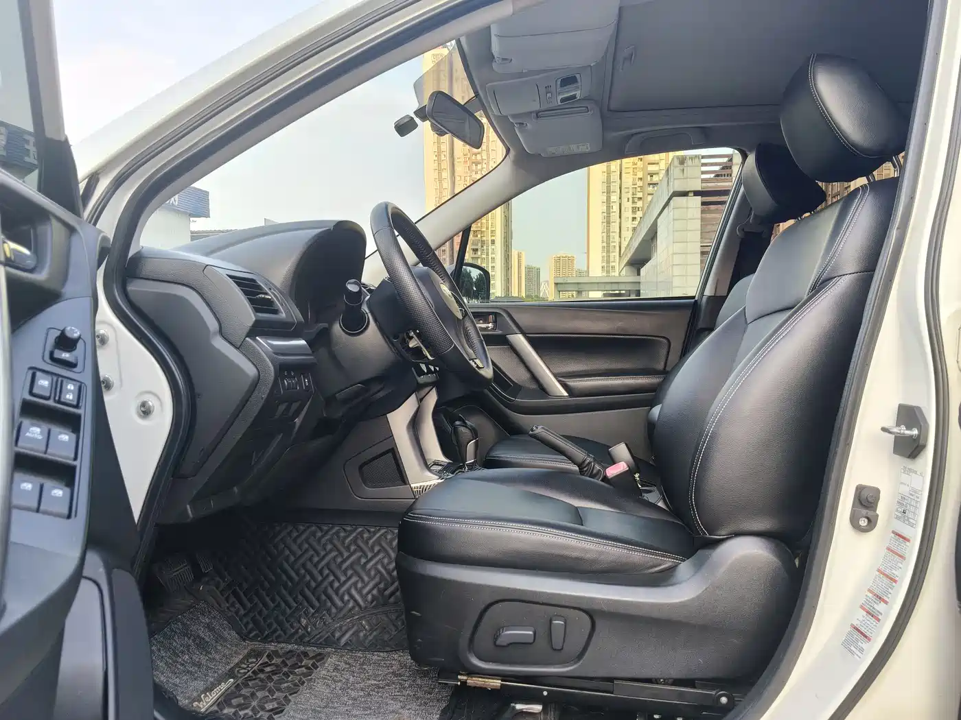 Subaru Forester 2013 2.0i Automatic Luxury Navigation Edition фото 4