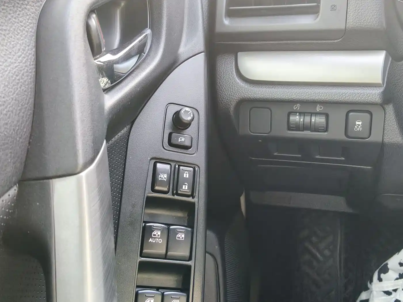 Subaru Forester 2013 2.0i Automatic Luxury Navigation Edition фото 10