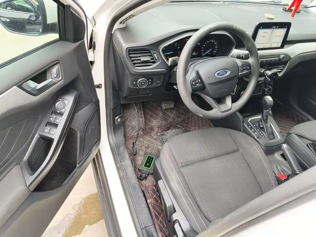 Фото 14 - Ford Focus