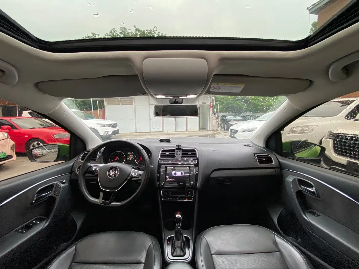 Volkswagen Polo 2013 1.6L Automatic Comfort Edition фото 5