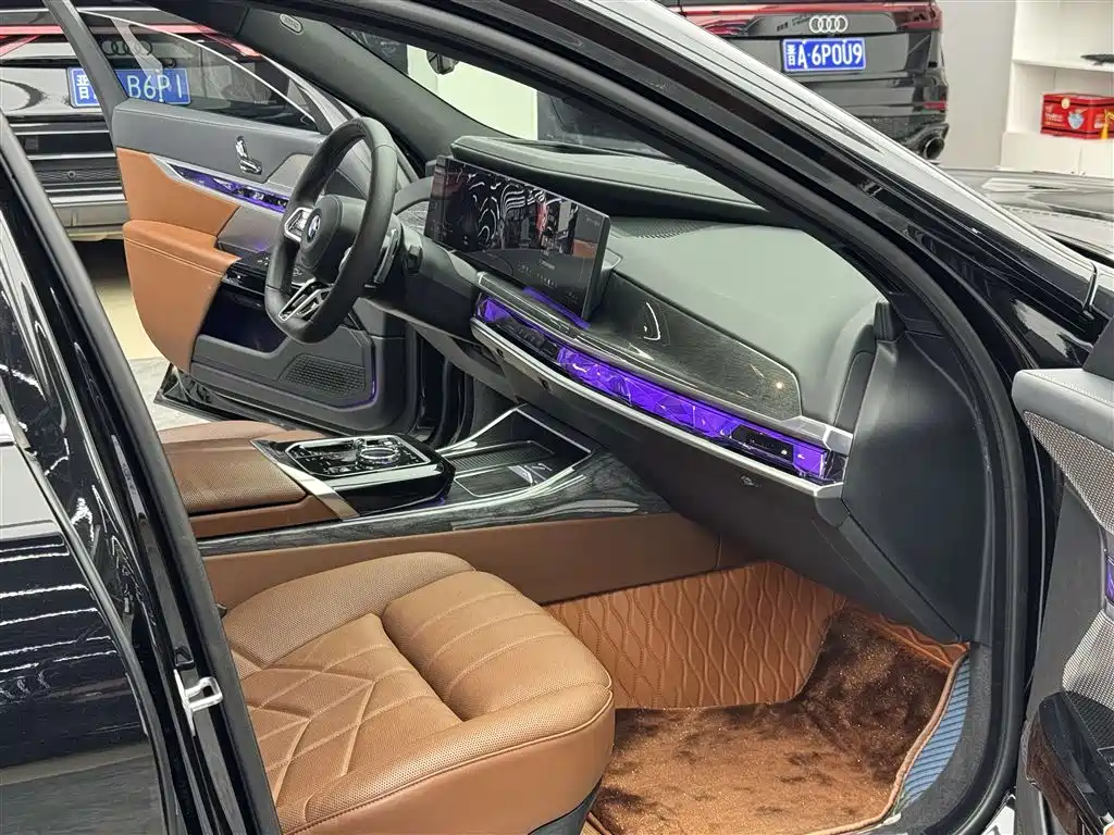 BMW 7 Series 2023 Facelift 740Li Exclusive M Sport Package фото 9
