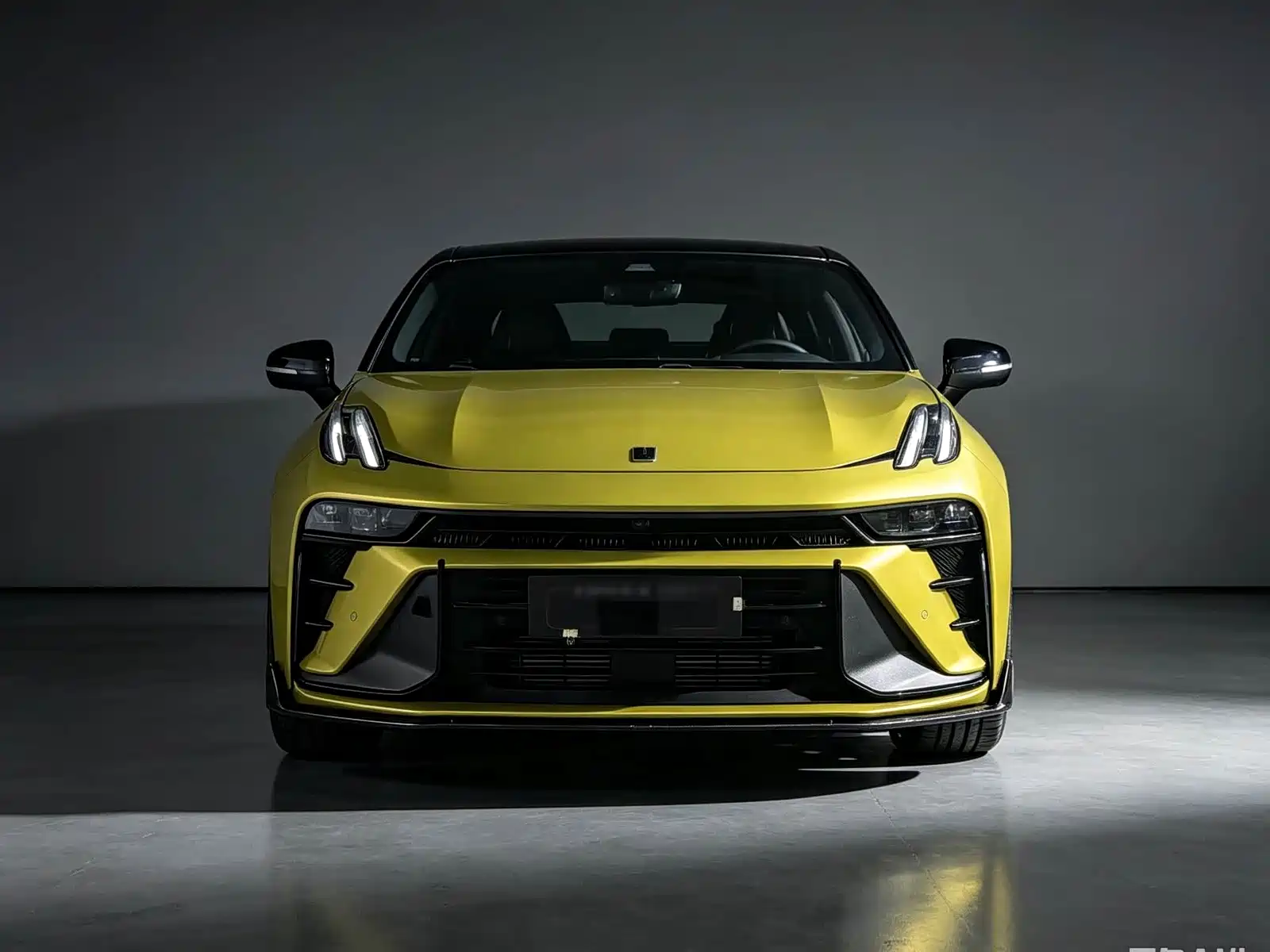 Photo 2 - Lynk & Co 03