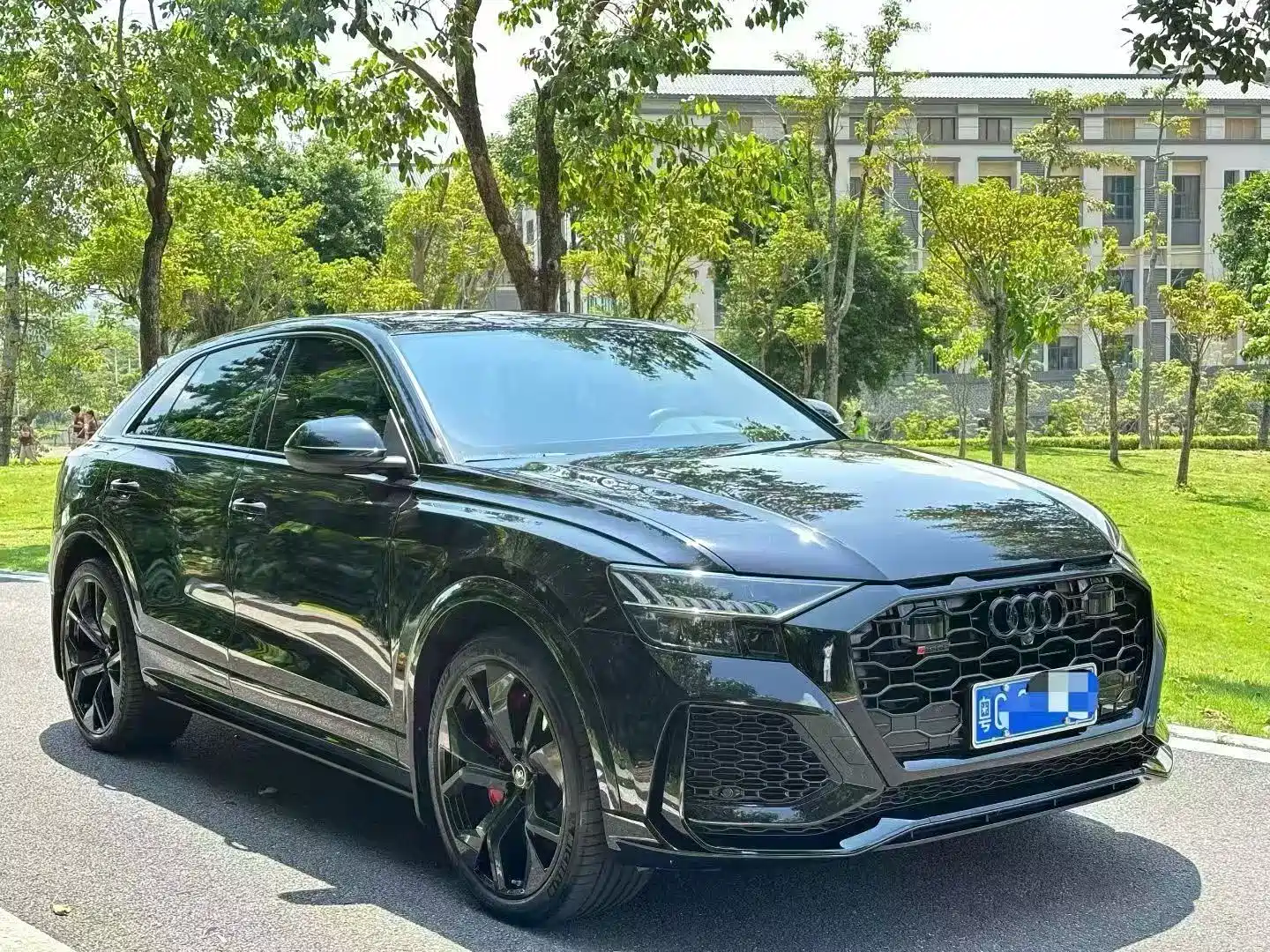 Photo 3 - Audi RS Q8