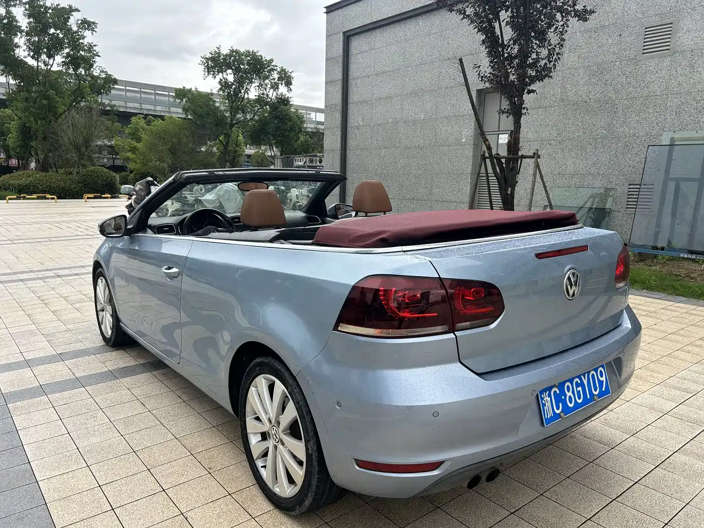 Volkswagen Golf (Import) 2012 1.4TSI Luxury Convertible Edition фото 12