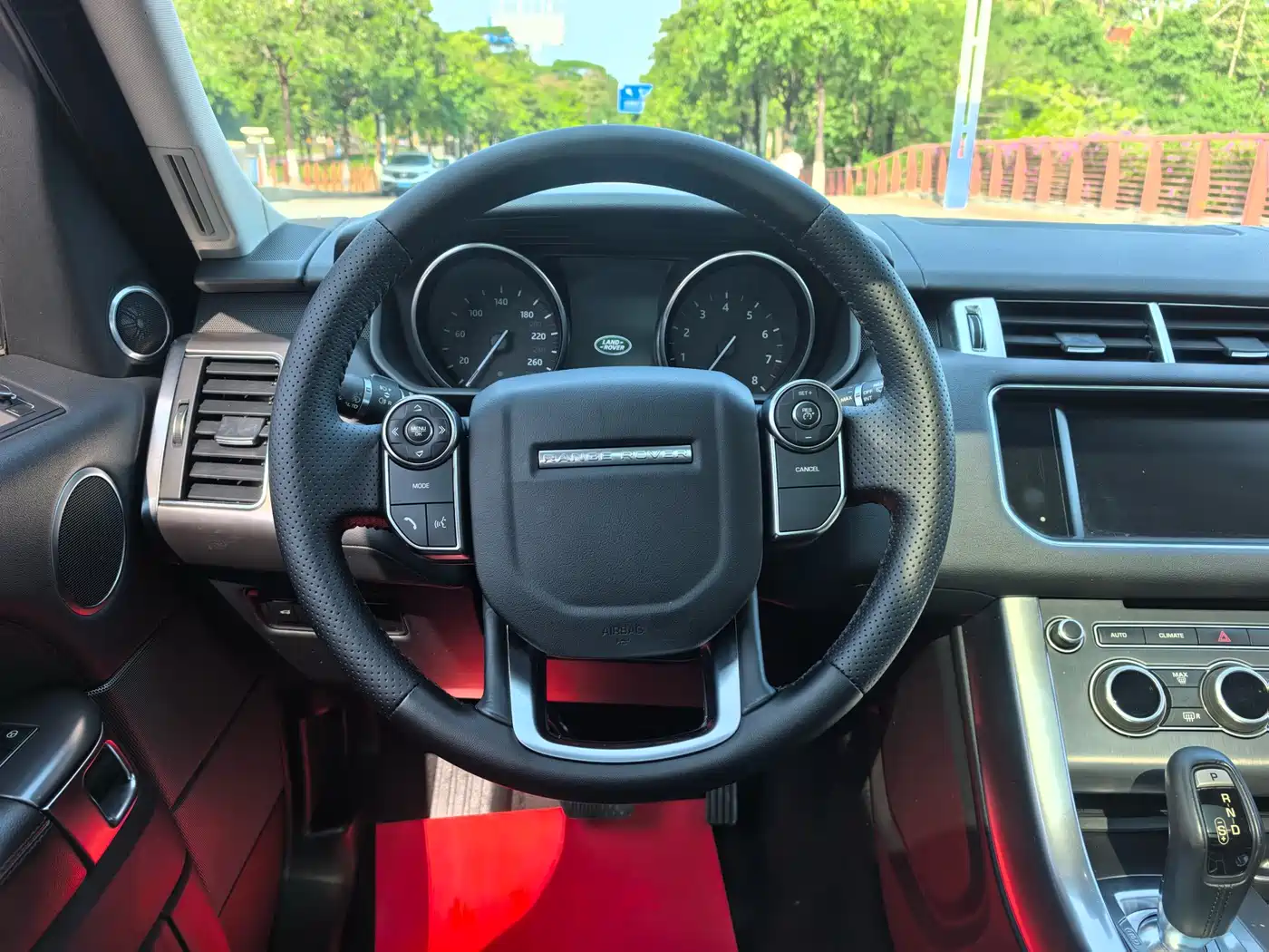 Land Rover Range Rover Sport 2016 Model 3.0 SC V6 SE фото 16