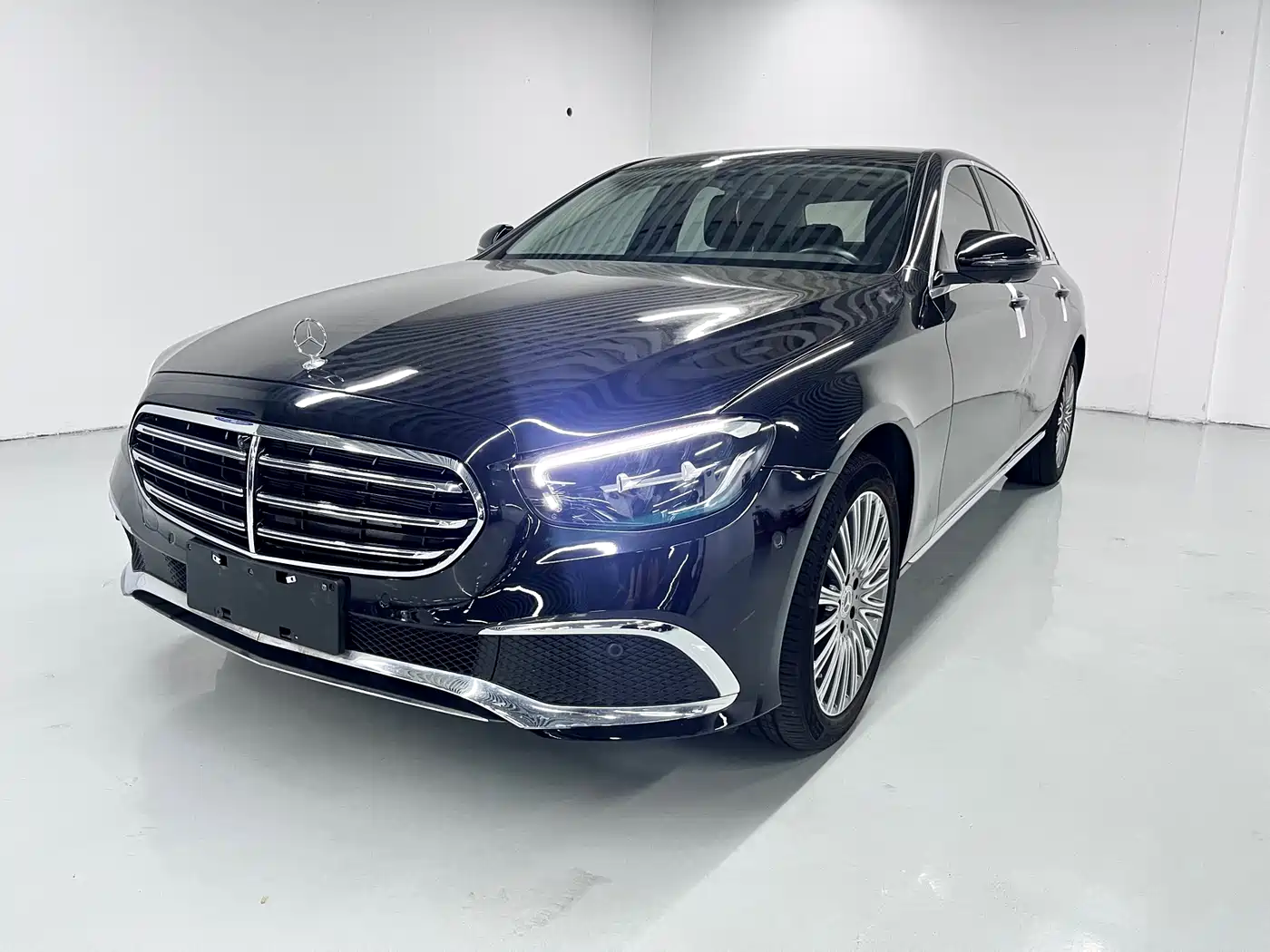 Mercedes-Benz E-Class 2023 E 300 L Fashion