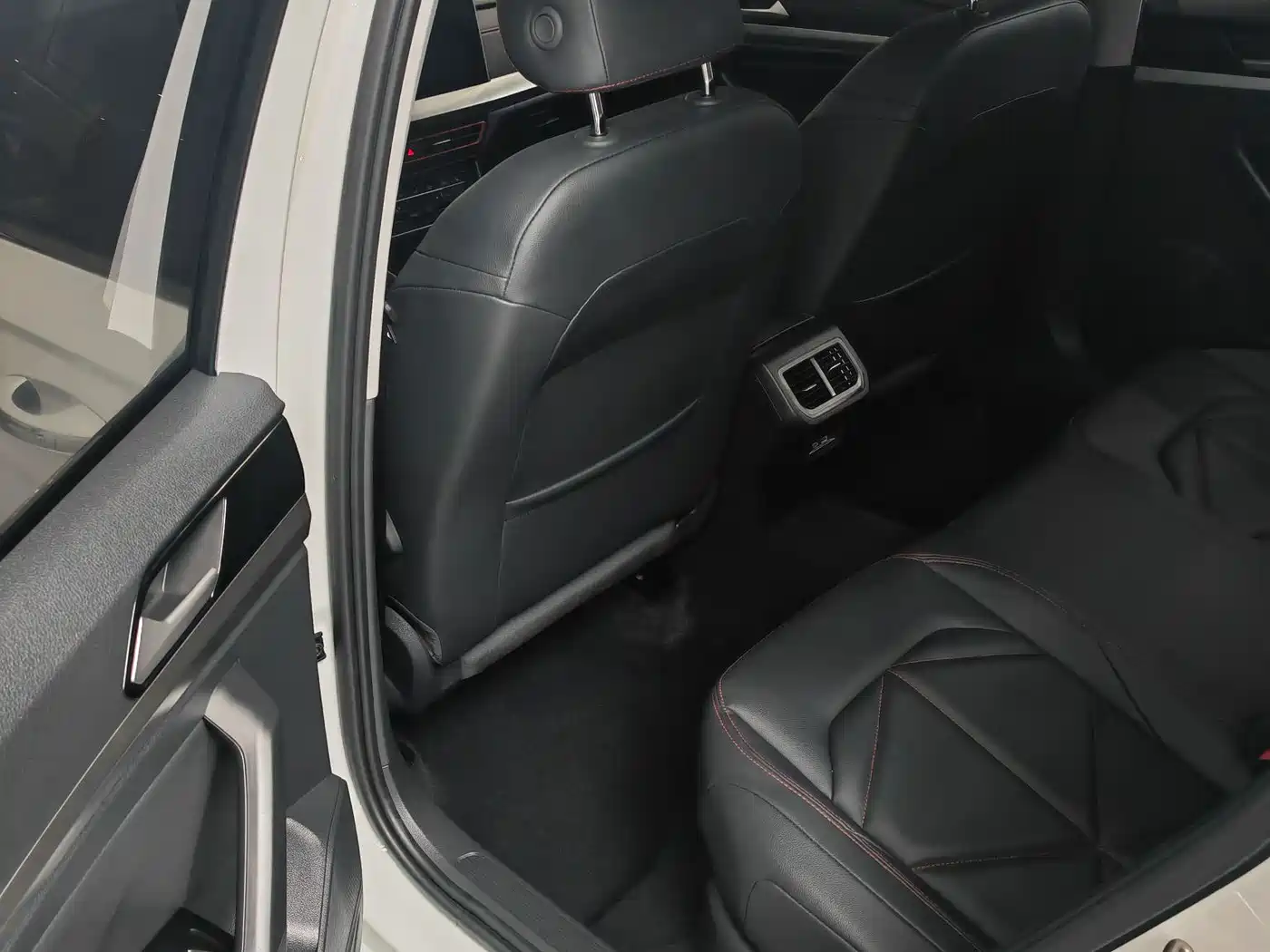 Volkswagen Lavida 2024 Model 300TSI DSG Starlight Leading Edition фото 6