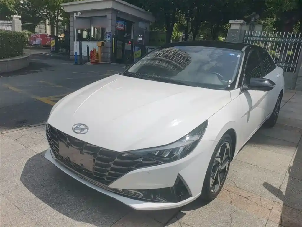 Hyundai Elantra 2022 1.5L CVT LUX Premium Edition