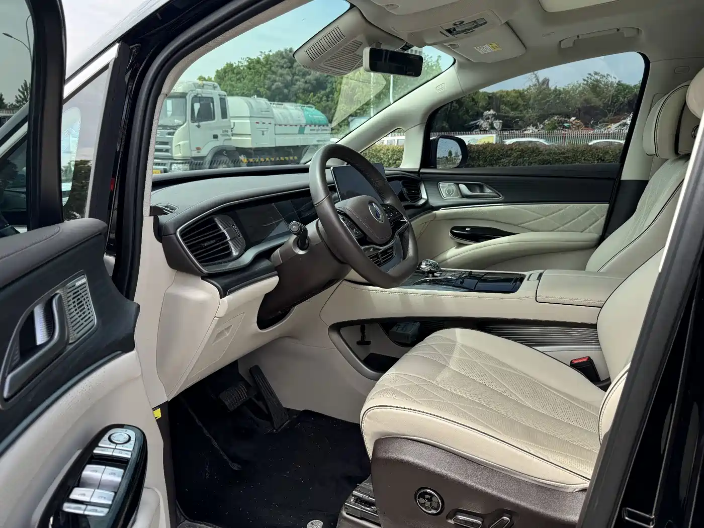 Denza D9 2024 DM-i 980 AWD Prestige фото 7