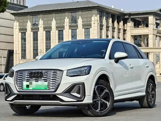 AUDI Q2L E TRON