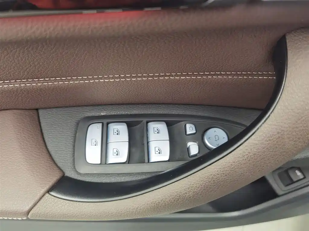 BMW X1 2022 sDrive20Li Premium фото 9