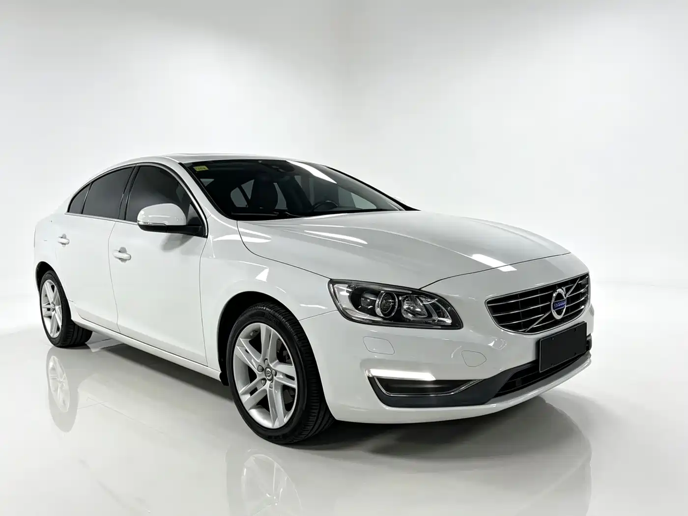 Фото 8 - Volvo S60