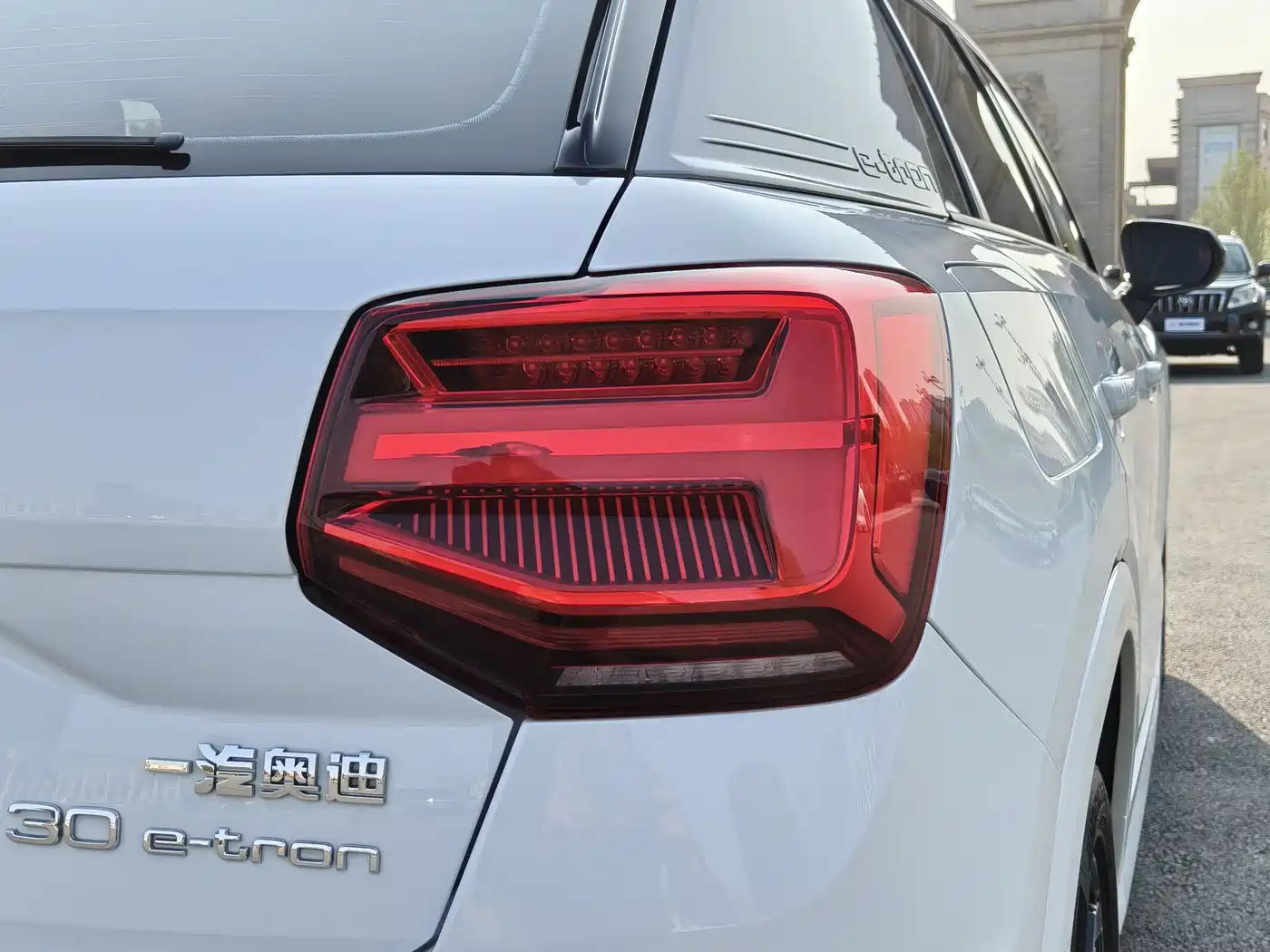 AUDI Q2L E TRON