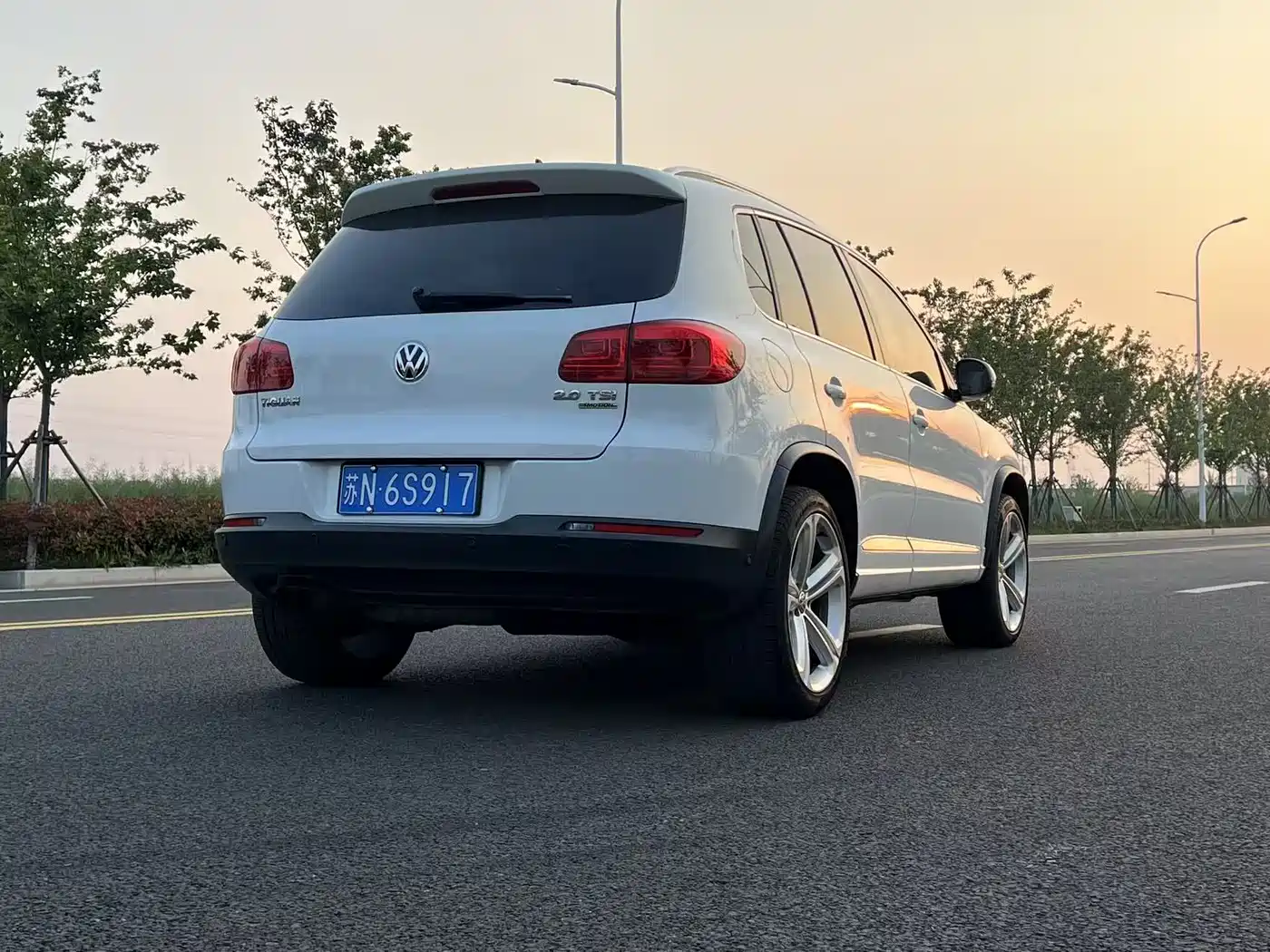 VOLKSWAGEN TIGUAN