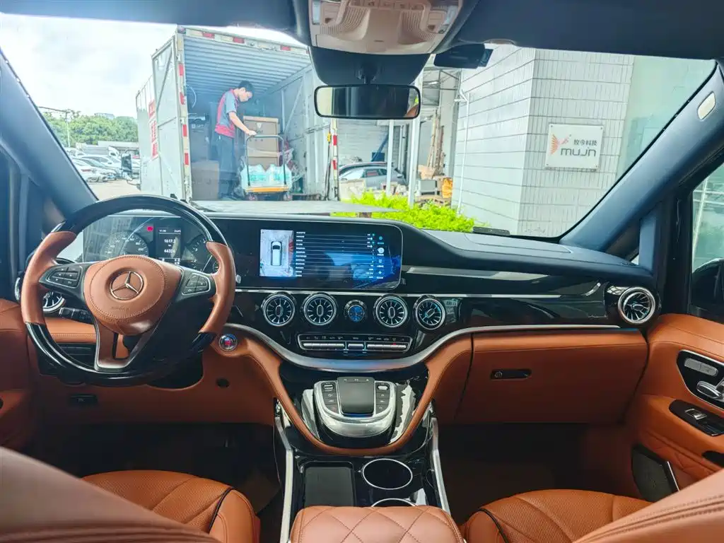 Mercedes-Benz Vito 2024 2.0T Business 7-Seater фото 5