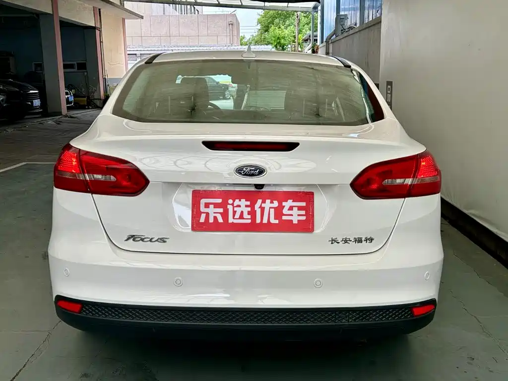 Фото 4 - Ford Focus