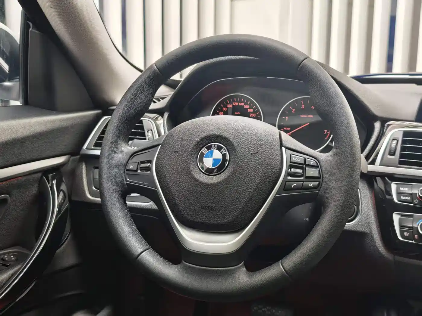 BMW 3 Series GT 2018 320i Fashion фото 8