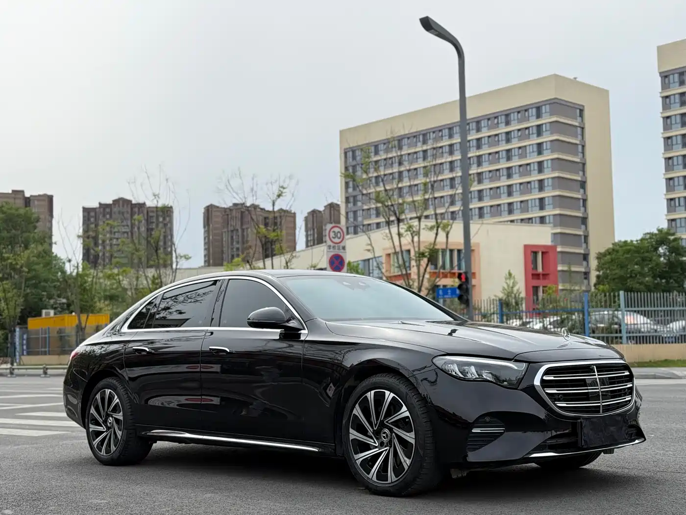 Mercedes-Benz E-Class 2025 E 300 L Luxury фото 3