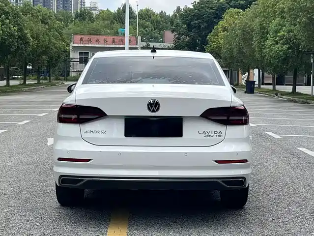 Volkswagen Lavida 2022 280TSI DSG Comfort Edition — фото 5
