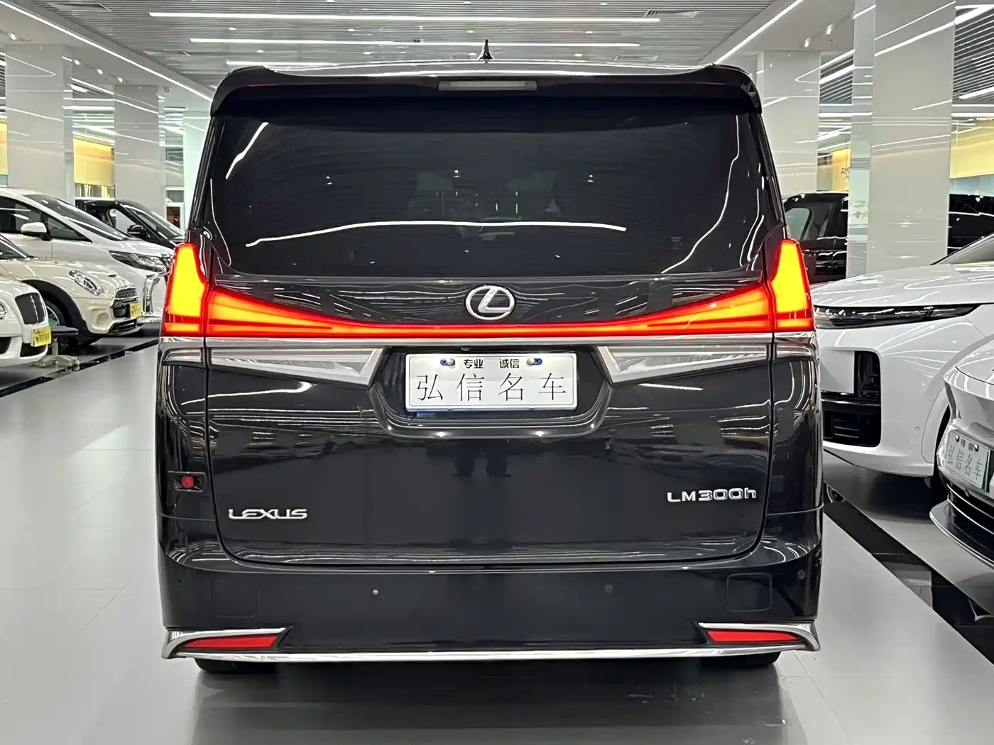 Lexus LM 2021 2020 300h Seven-Seater Elegance Edition