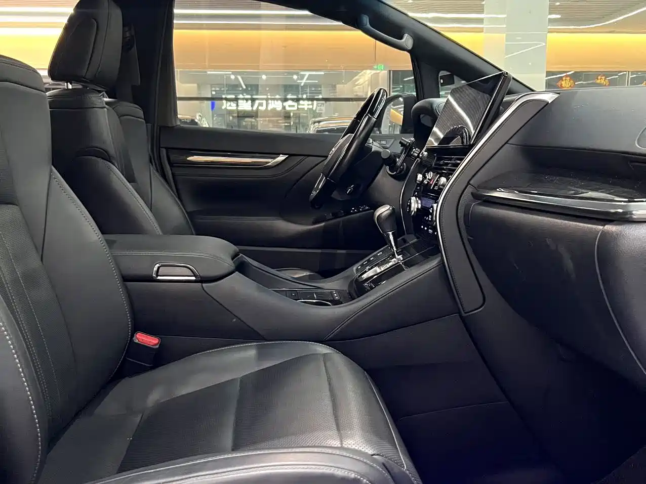 Lexus LM 2021 2020 300h Seven-Seater Elegance Edition