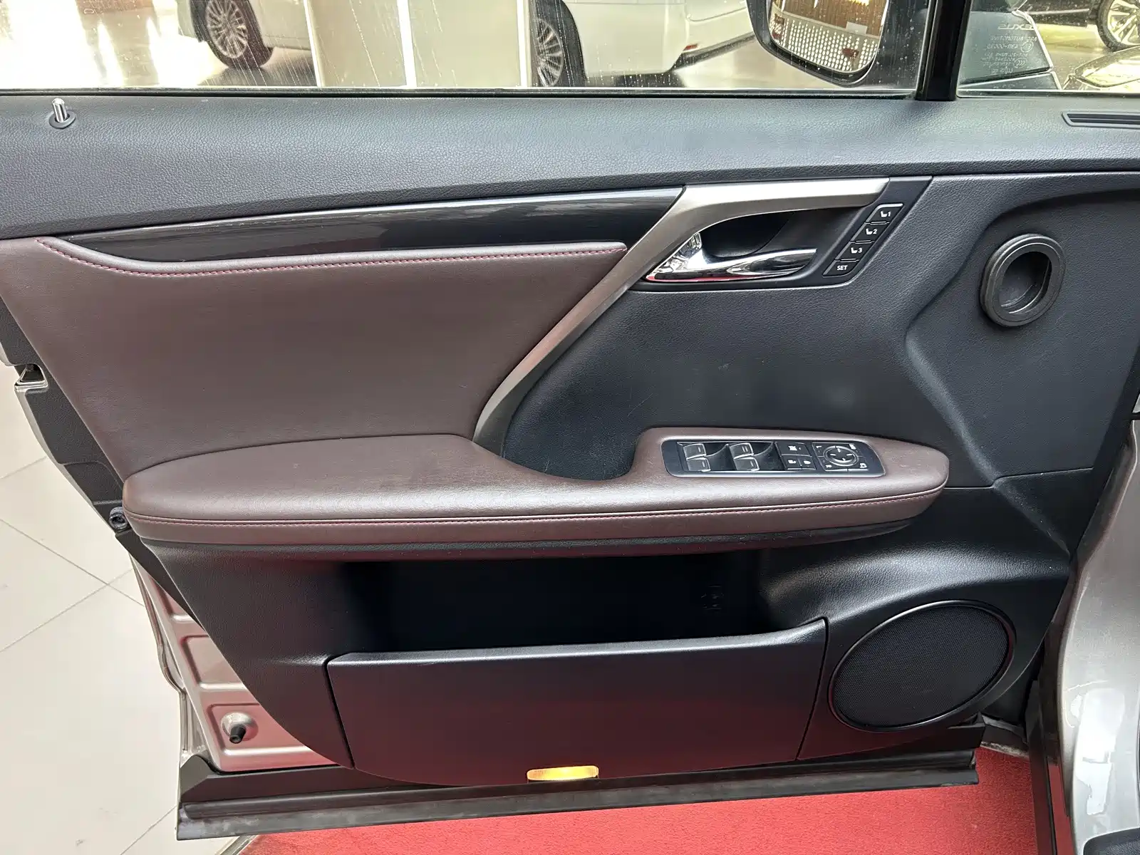 Фото 12 - Lexus RX